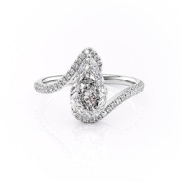 Oval Cut Moissanite Twist Ring