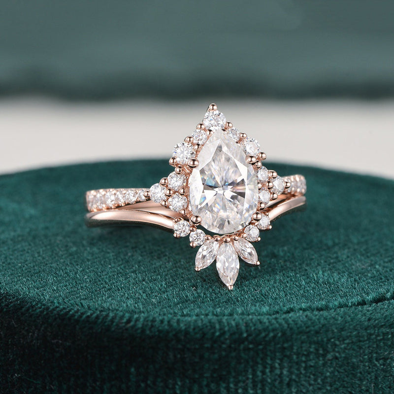Vintage style pear shaped engagement ring top