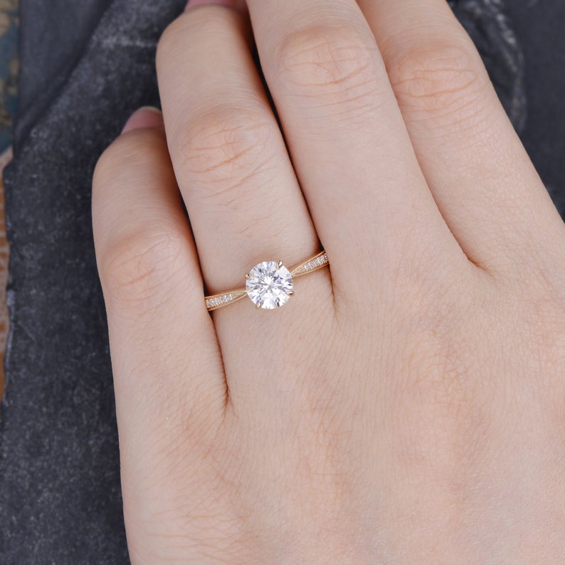 Round Cut Moissanite, Classic Design